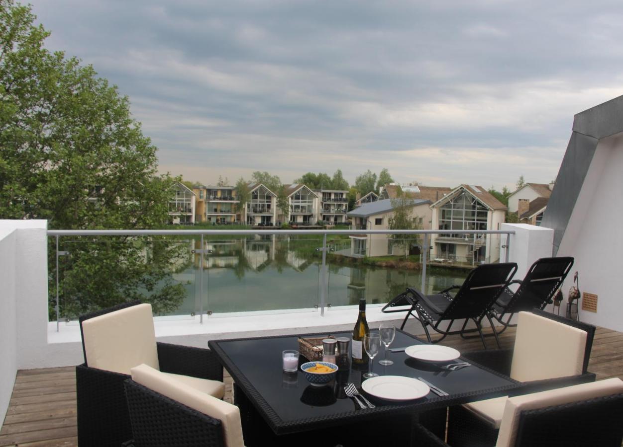 Crow'S Nest Penthouse Apartment With Free Spa Access Somerford Keynes Exteriér fotografie