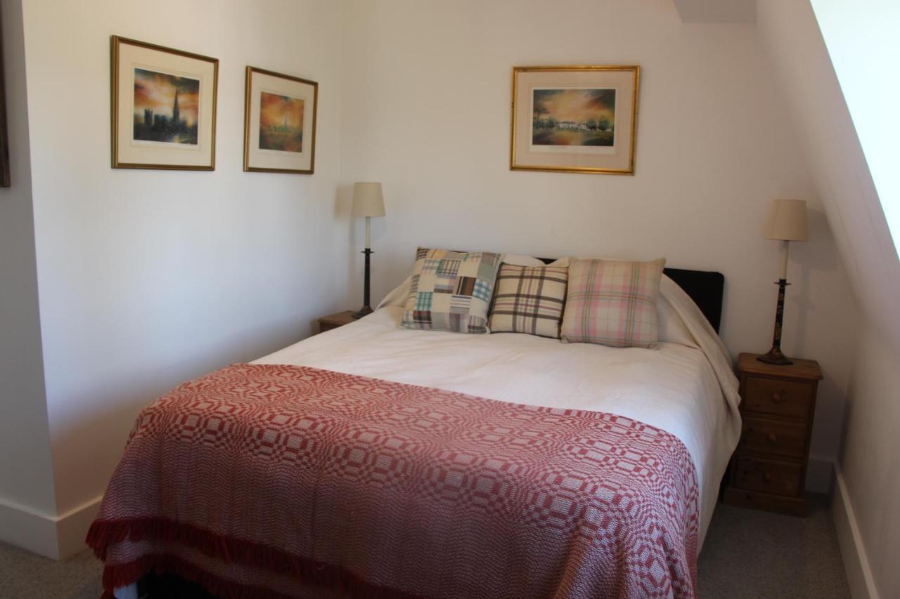 Crow'S Nest Penthouse Apartment With Free Spa Access Somerford Keynes Exteriér fotografie