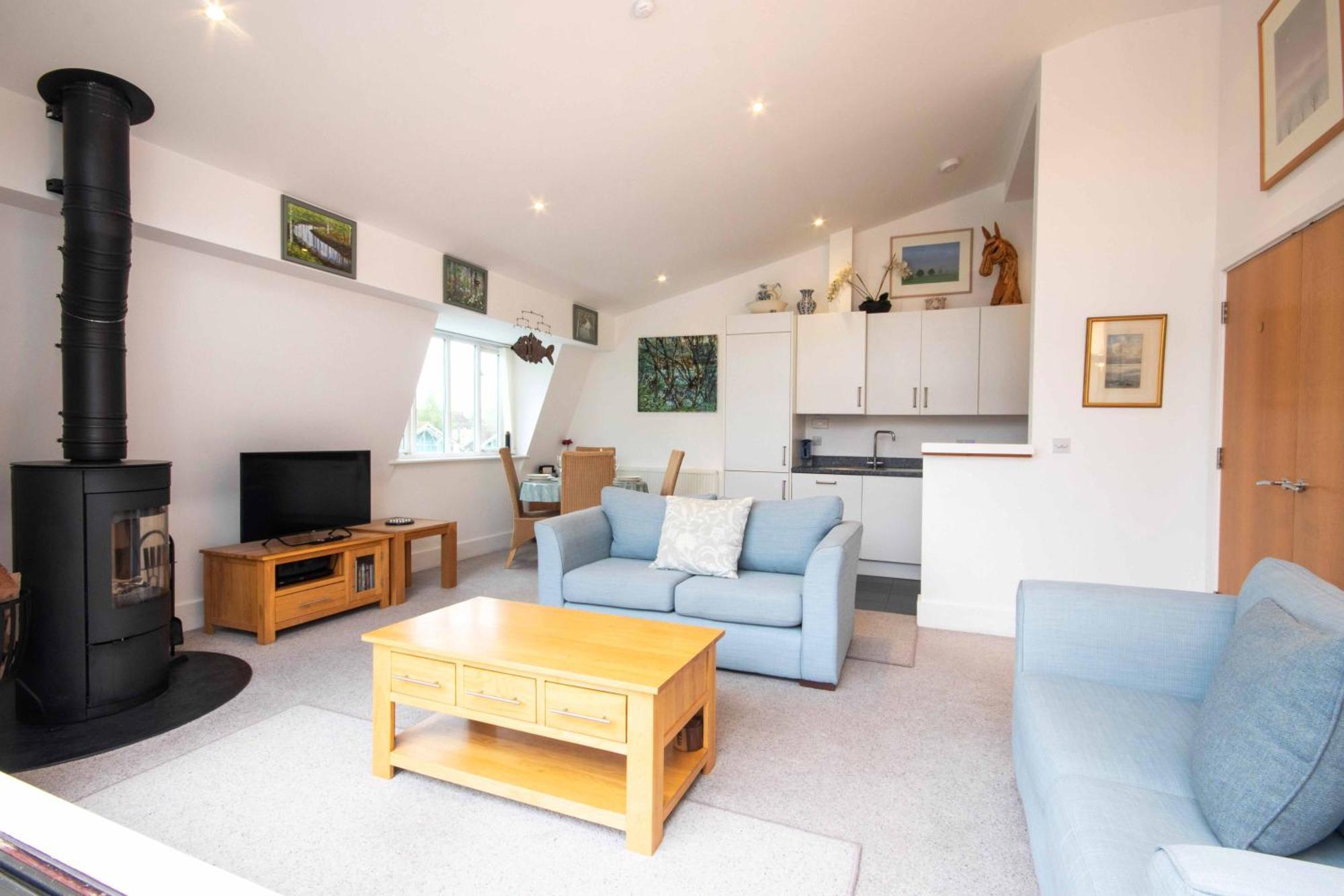 Crow'S Nest Penthouse Apartment With Free Spa Access Somerford Keynes Exteriér fotografie