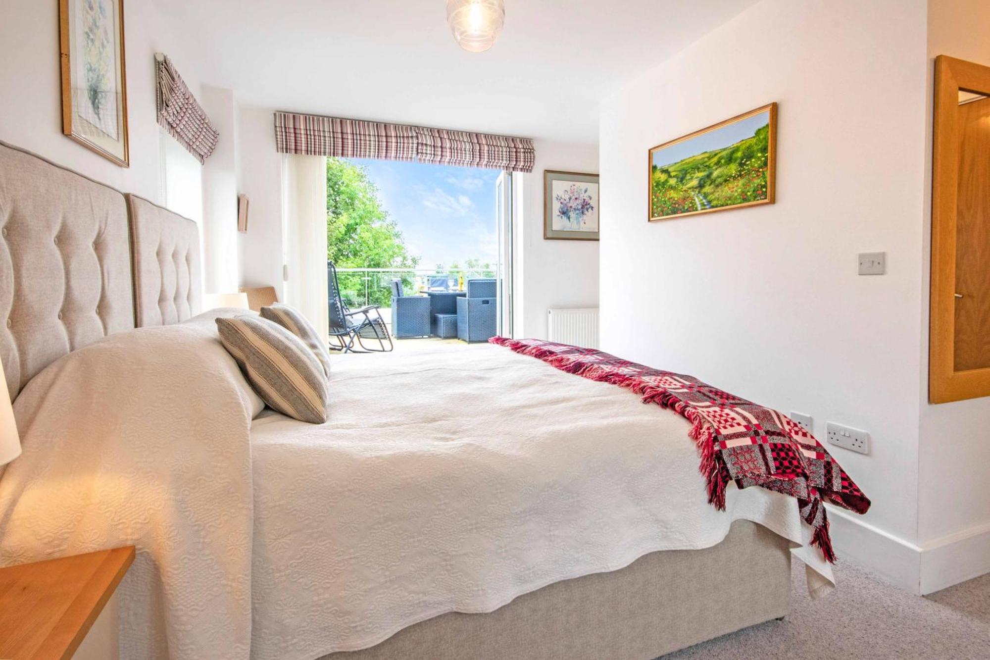 Crow'S Nest Penthouse Apartment With Free Spa Access Somerford Keynes Exteriér fotografie